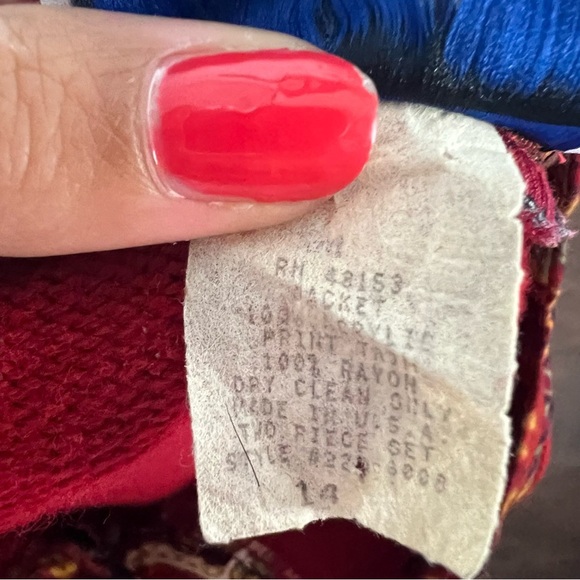 Matthew & David for B.L Vintage Elegant Red Knit Jacket with Patterned Trim - Picture 9 of 9